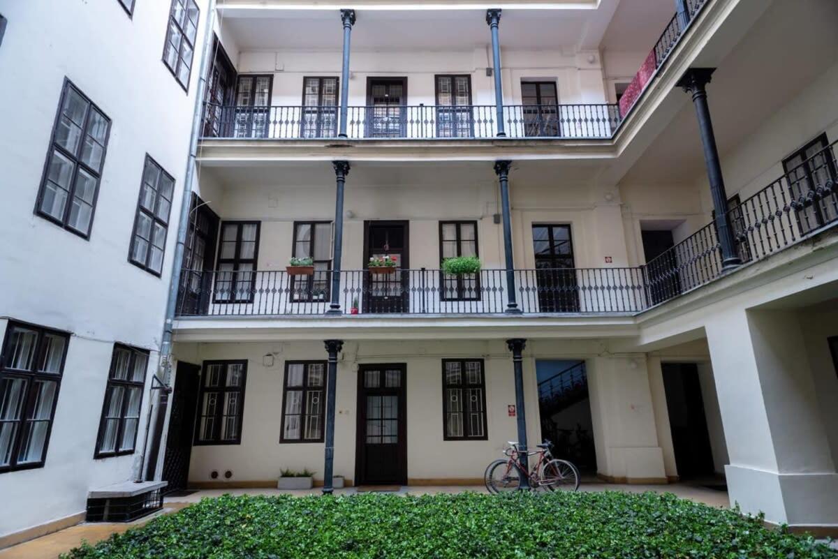 Lovely Downtown Apartment Close To The Basilica Βουδαπέστη Εξωτερικό φωτογραφία